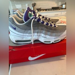 Nike Air Max 98 LV8 White/Court Purple